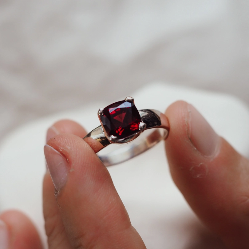 anello Granato